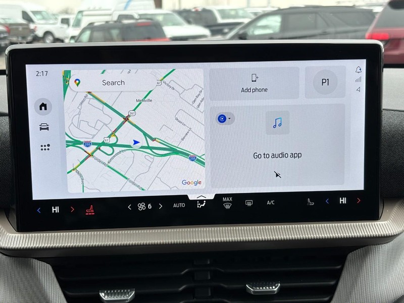 Ford Explorer Vehicle Full-screen Gallery Image 22