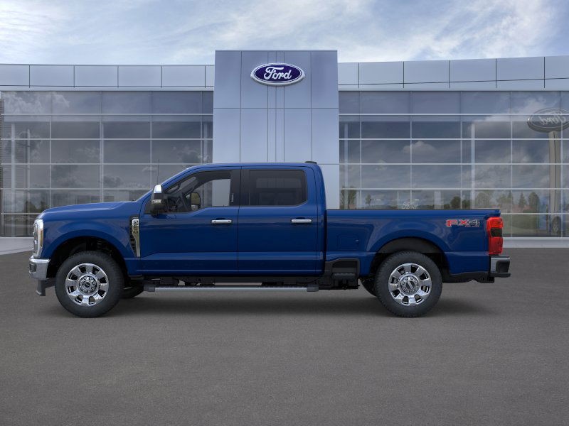 Ford Super Duty F-250 SRW Vehicle Full-screen Gallery Image 04