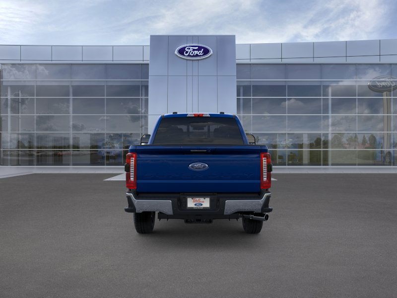 Ford Super Duty F-250 SRW Vehicle Full-screen Gallery Image 07