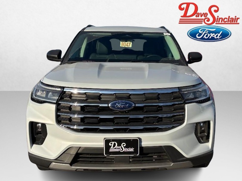 Ford Explorer Vehicle Full-screen Gallery Image 02