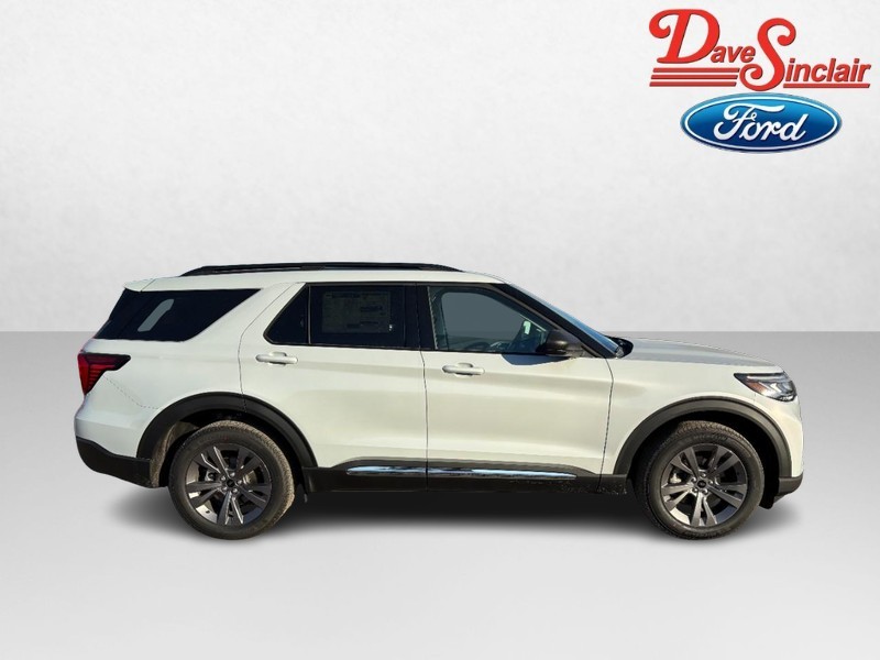 Ford Explorer Vehicle Full-screen Gallery Image 05