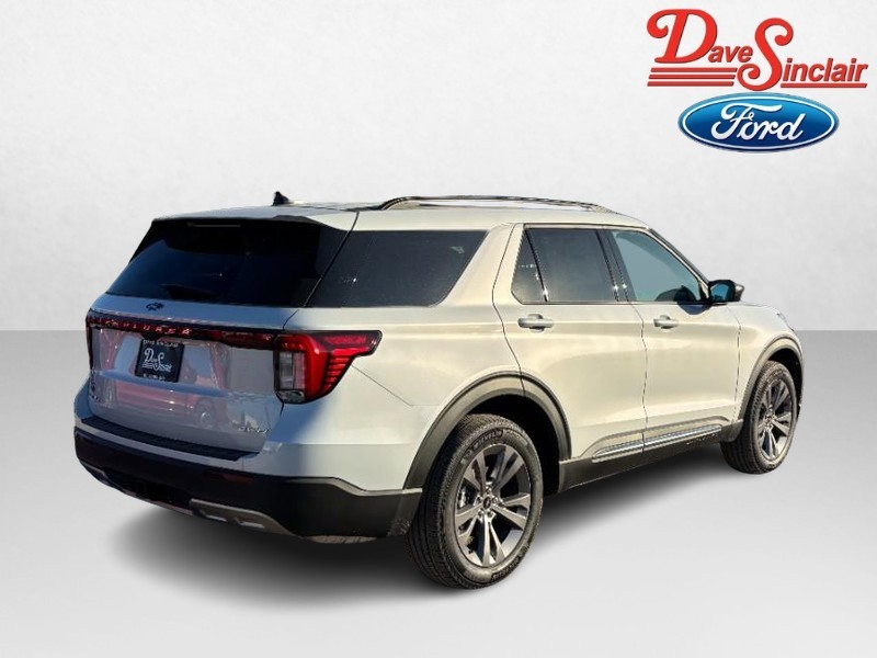 Ford Explorer Vehicle Full-screen Gallery Image 07