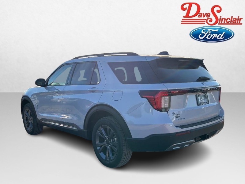 Ford Explorer Vehicle Full-screen Gallery Image 09