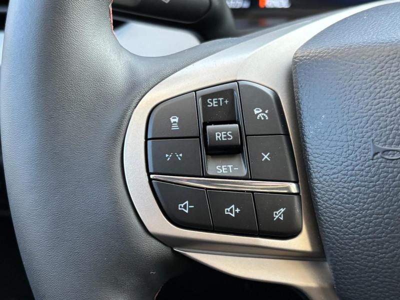 Ford Explorer Vehicle Full-screen Gallery Image 20