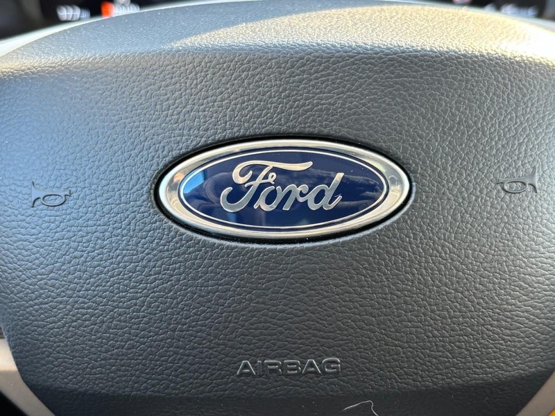 Ford Explorer Vehicle Full-screen Gallery Image 21