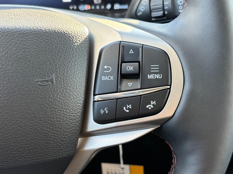 Ford Explorer Vehicle Full-screen Gallery Image 22