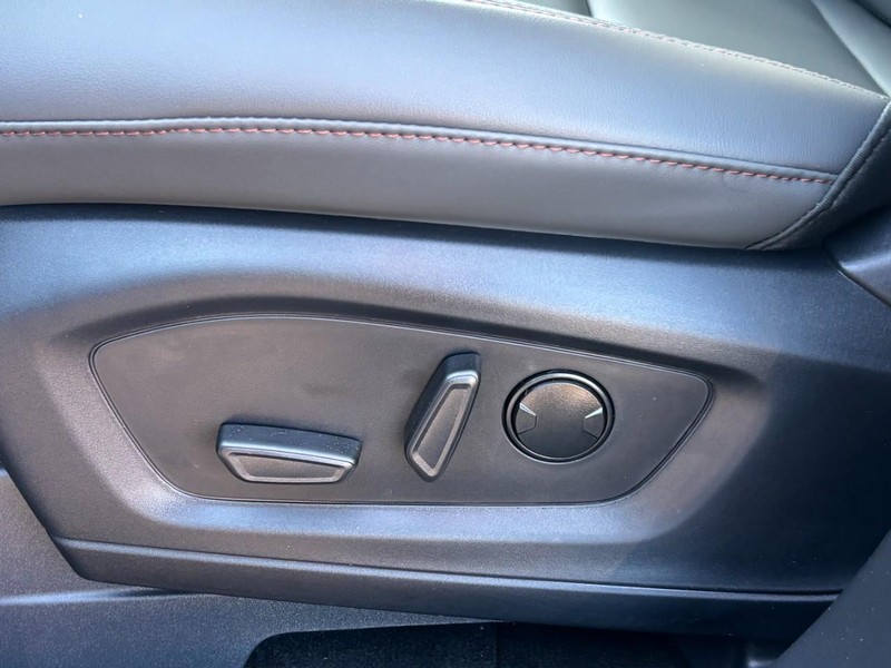 Ford Explorer Vehicle Full-screen Gallery Image 28