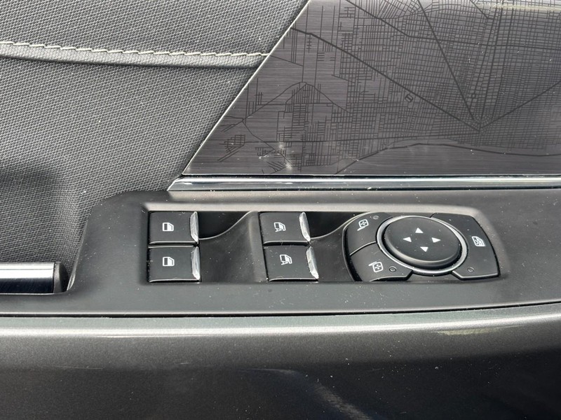 Ford F-150 Vehicle Full-screen Gallery Image 16