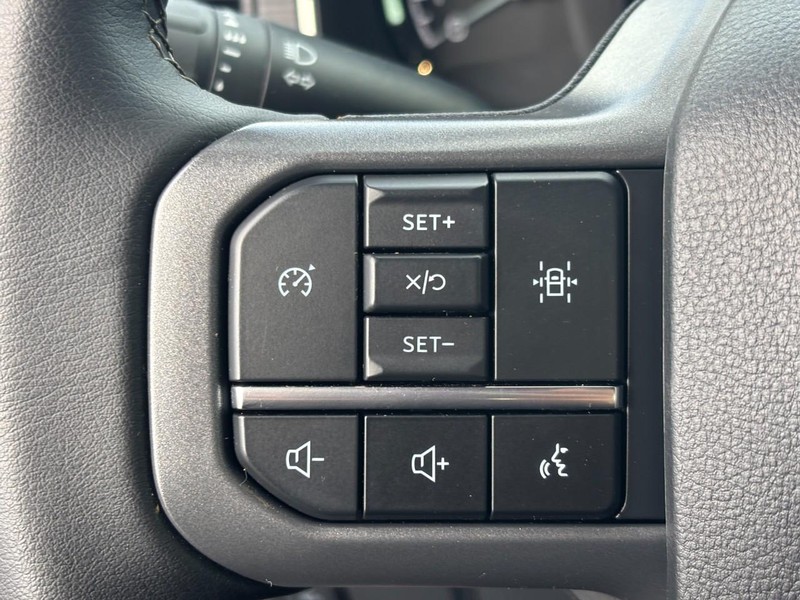 Ford F-150 Vehicle Full-screen Gallery Image 18