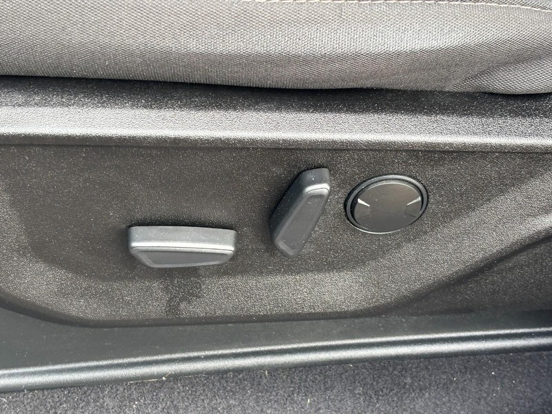 Ford F-150 Vehicle Full-screen Gallery Image 25