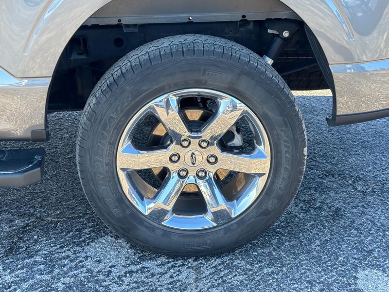 Ford F-150 Vehicle Full-screen Gallery Image 11