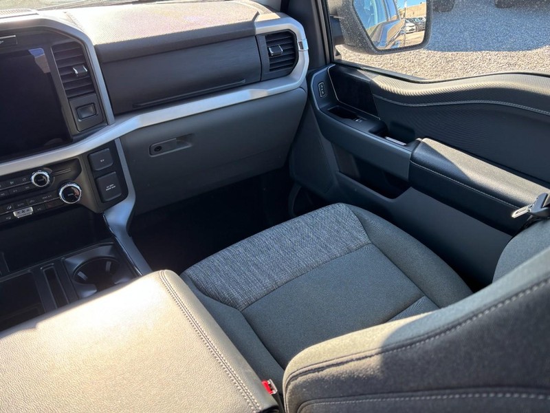 Ford F-150 Vehicle Full-screen Gallery Image 15