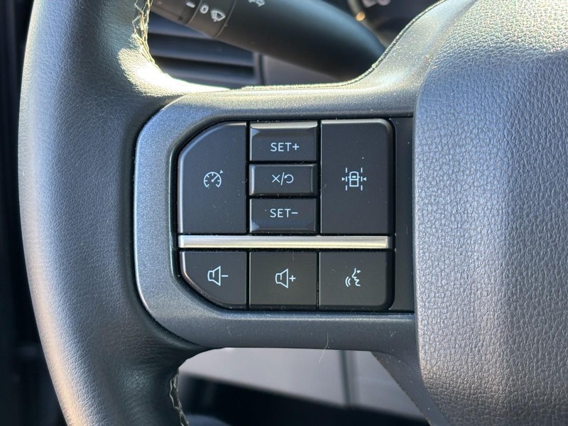 Ford F-150 Vehicle Full-screen Gallery Image 18