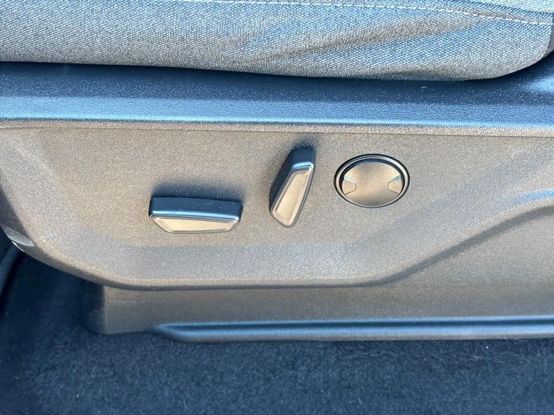 Ford F-150 Vehicle Full-screen Gallery Image 25