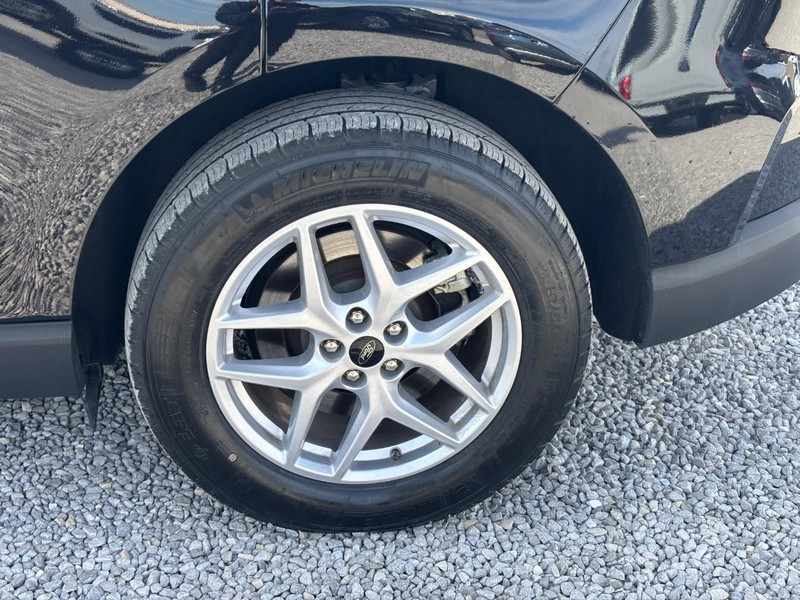 Ford Edge Vehicle Full-screen Gallery Image 11