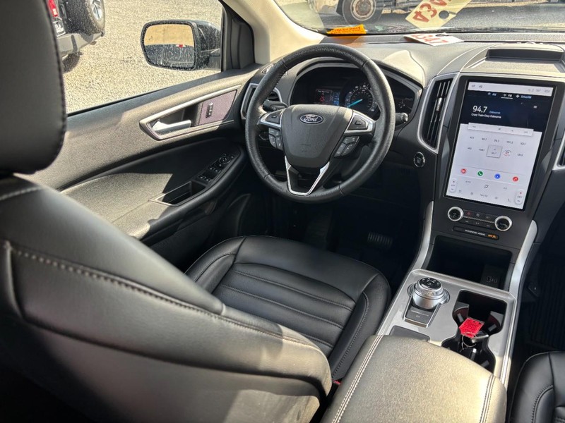 Ford Edge Vehicle Full-screen Gallery Image 14