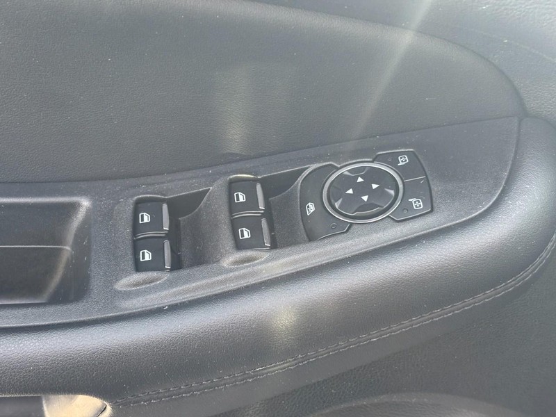 Ford Edge Vehicle Full-screen Gallery Image 17