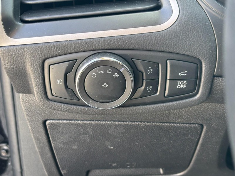 Ford Edge Vehicle Full-screen Gallery Image 18