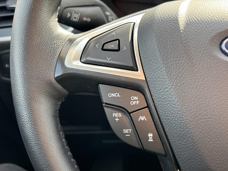 Ford Edge Vehicle Full-screen Gallery Image 19