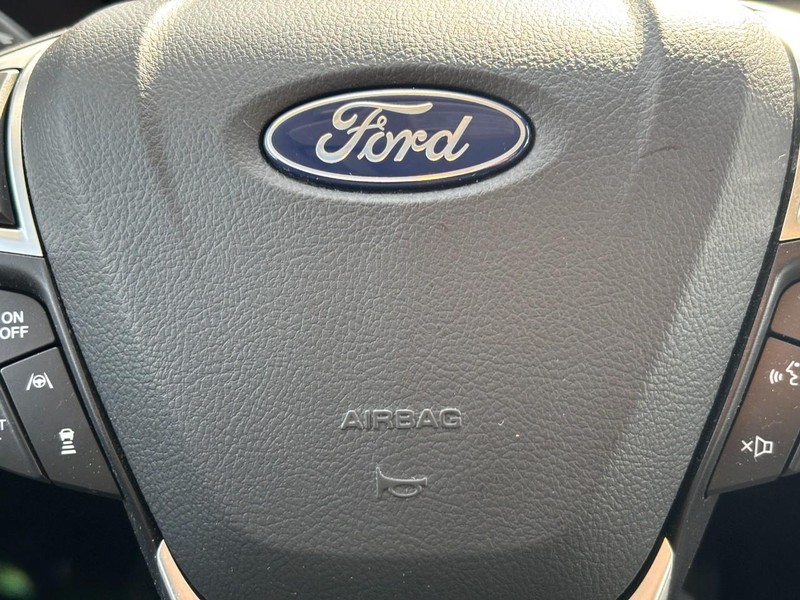 Ford Edge Vehicle Full-screen Gallery Image 20