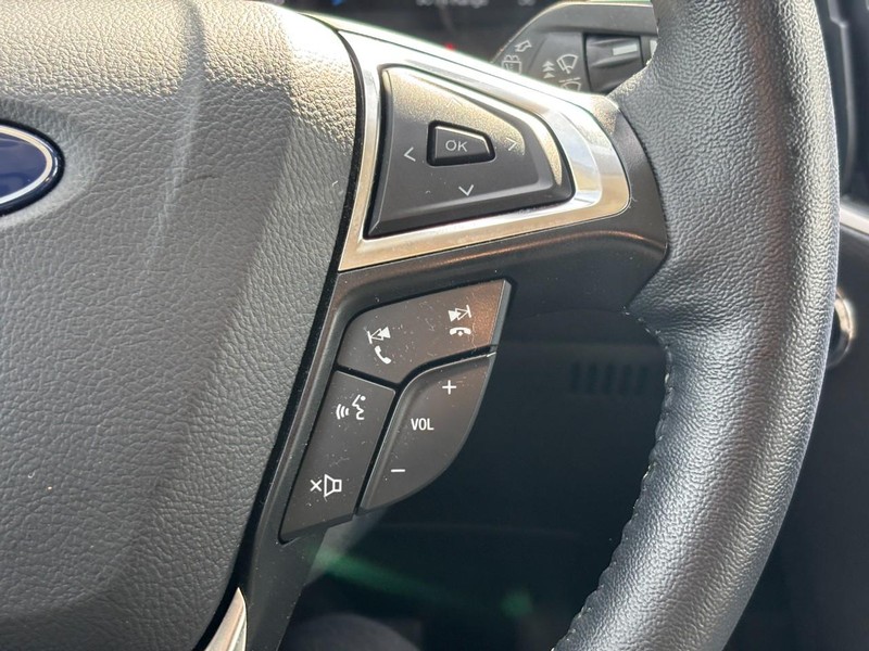 Ford Edge Vehicle Full-screen Gallery Image 21