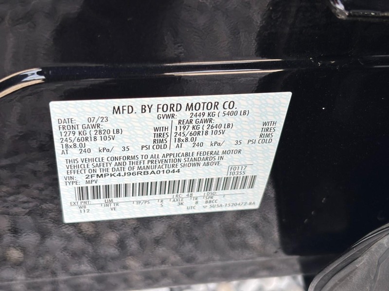 Ford Edge Vehicle Full-screen Gallery Image 28