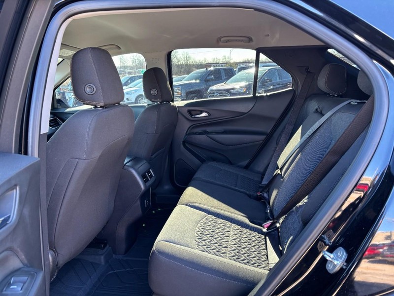 Chevrolet Equinox Vehicle Full-screen Gallery Image 10