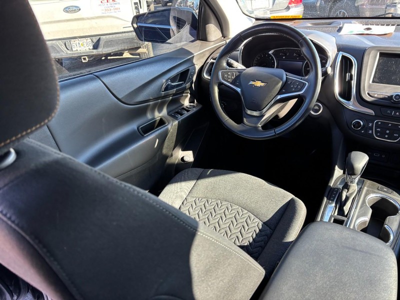 Chevrolet Equinox Vehicle Full-screen Gallery Image 11