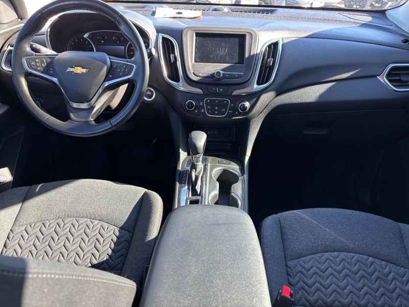 Chevrolet Equinox Vehicle Full-screen Gallery Image 12