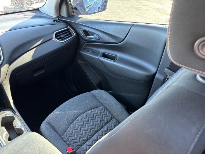 Chevrolet Equinox Vehicle Full-screen Gallery Image 13