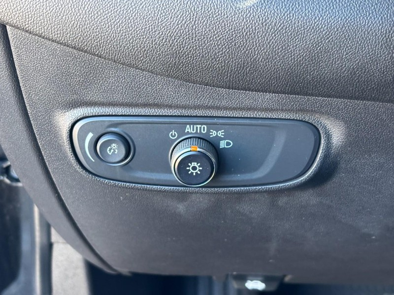 Chevrolet Equinox Vehicle Full-screen Gallery Image 15
