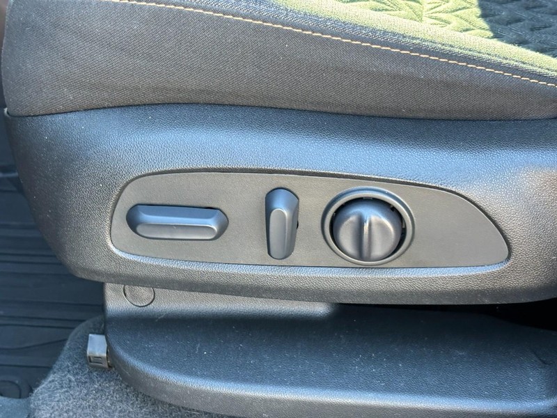 Chevrolet Equinox Vehicle Full-screen Gallery Image 23