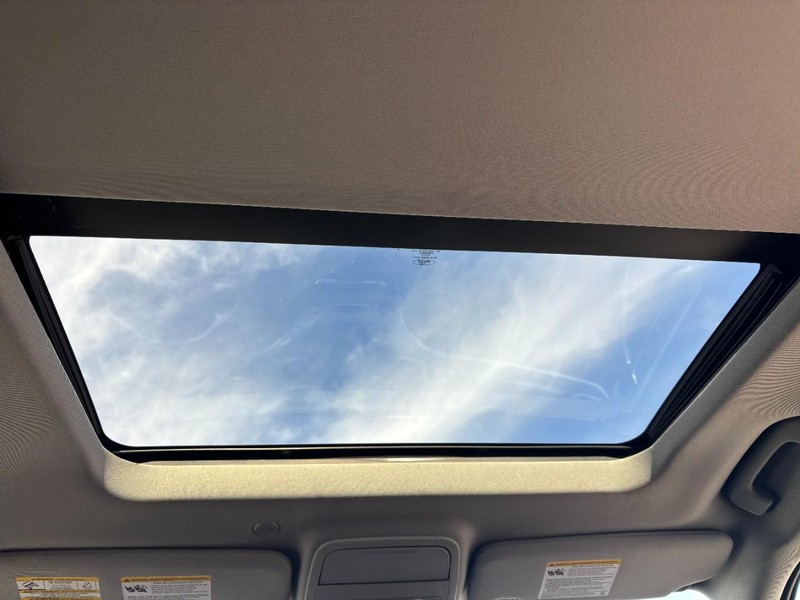 Ford Explorer Vehicle Full-screen Gallery Image 15