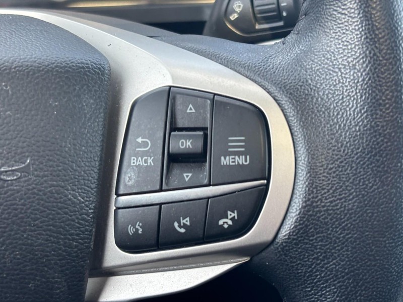 Ford Explorer Vehicle Full-screen Gallery Image 23