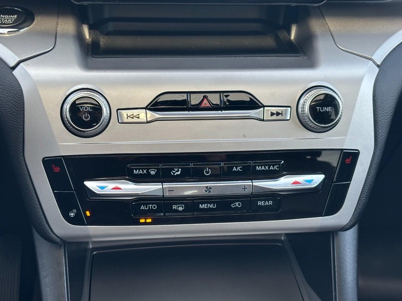 Ford Explorer Vehicle Full-screen Gallery Image 28