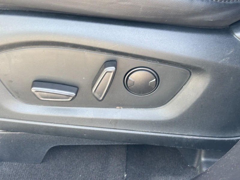 Ford Explorer Vehicle Full-screen Gallery Image 29