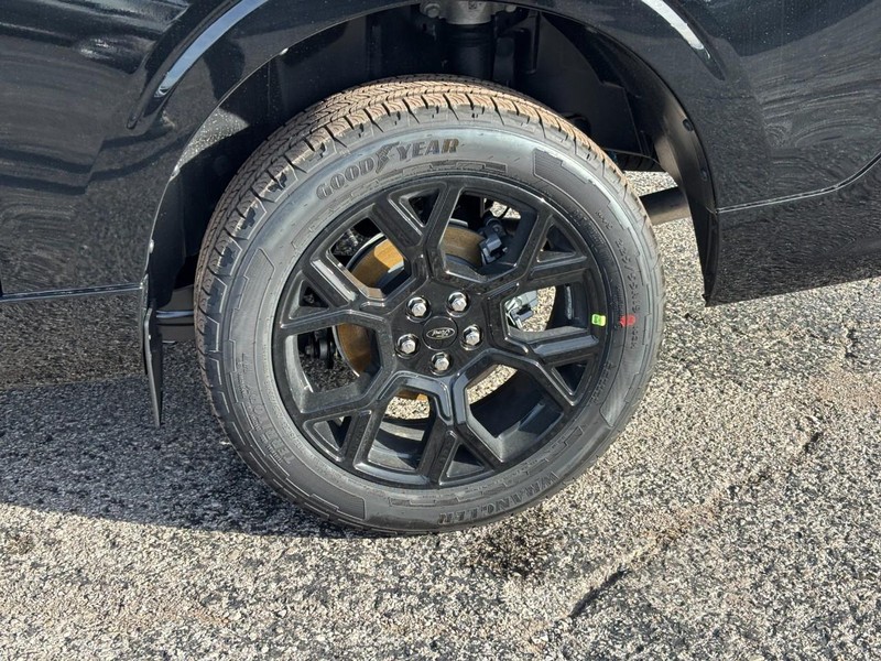 Ford Maverick Vehicle Full-screen Gallery Image 11