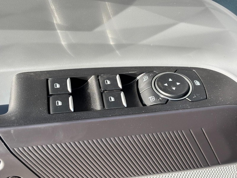 Ford Maverick Vehicle Full-screen Gallery Image 18