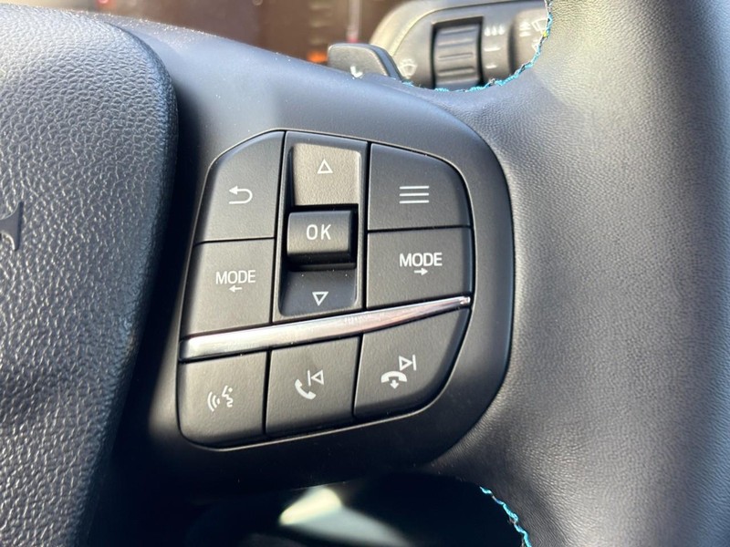 Ford Maverick Vehicle Full-screen Gallery Image 22