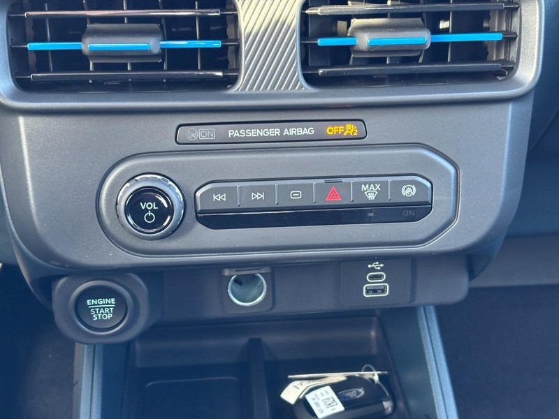 Ford Maverick Vehicle Full-screen Gallery Image 26