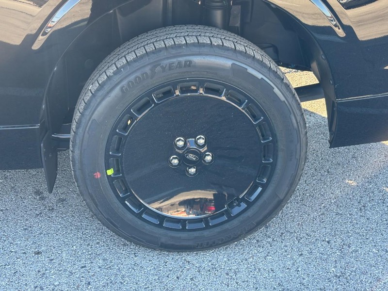 Ford Maverick Vehicle Full-screen Gallery Image 11