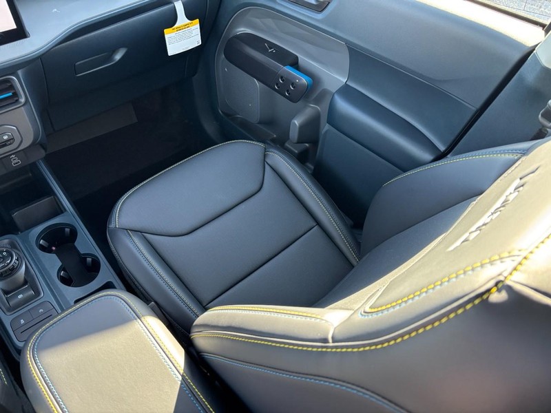 Ford Maverick Vehicle Full-screen Gallery Image 16