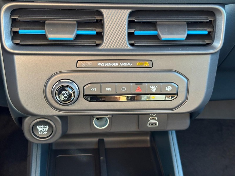 Ford Maverick Vehicle Full-screen Gallery Image 25