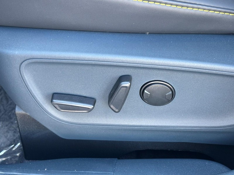 Ford Maverick Vehicle Full-screen Gallery Image 26