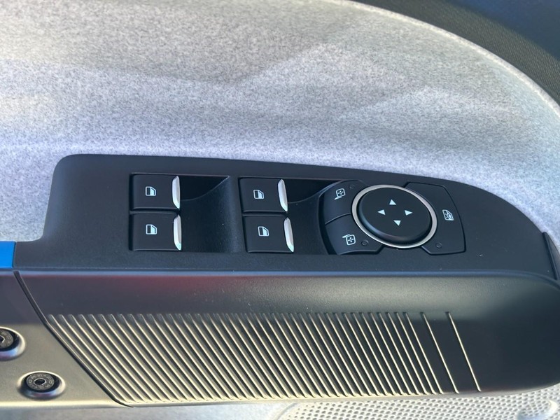 Ford Maverick Vehicle Full-screen Gallery Image 18