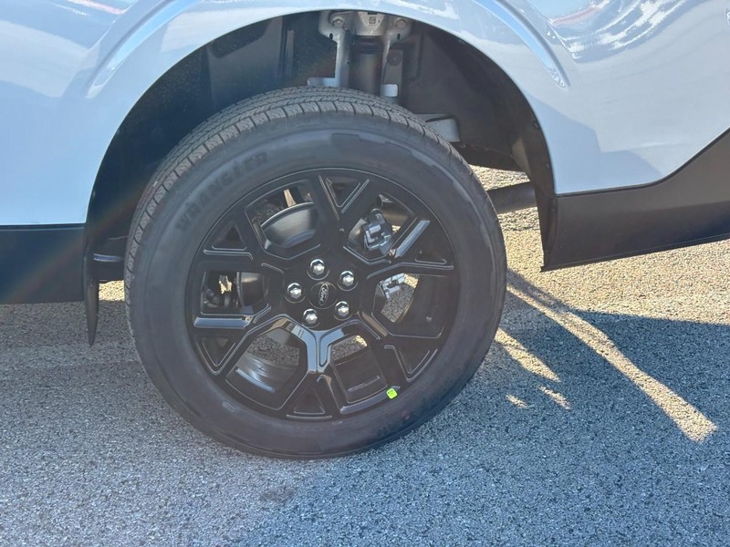 Ford Maverick Vehicle Full-screen Gallery Image 11