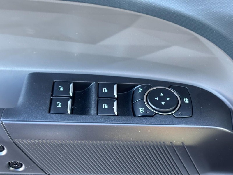 Ford Maverick Vehicle Full-screen Gallery Image 17