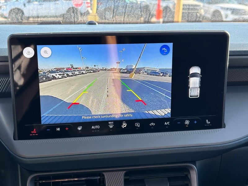 Ford Maverick Vehicle Full-screen Gallery Image 24