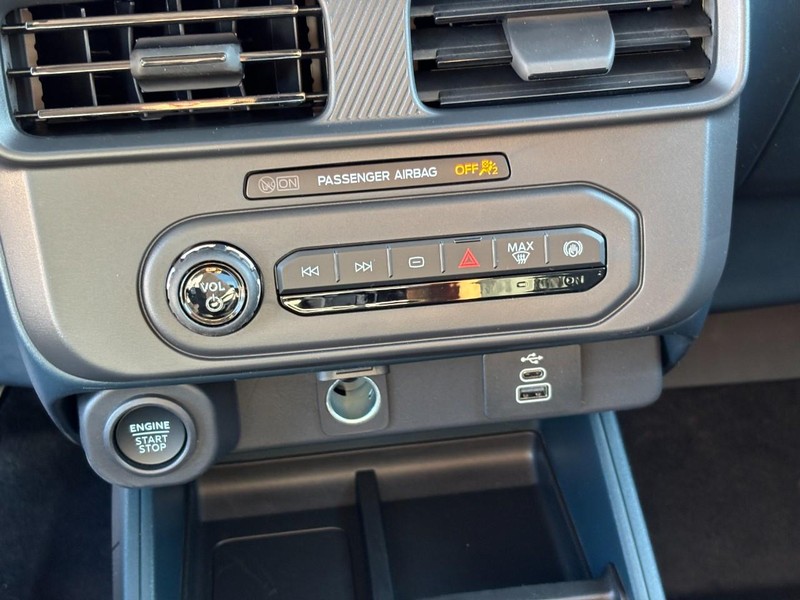 Ford Maverick Vehicle Full-screen Gallery Image 25