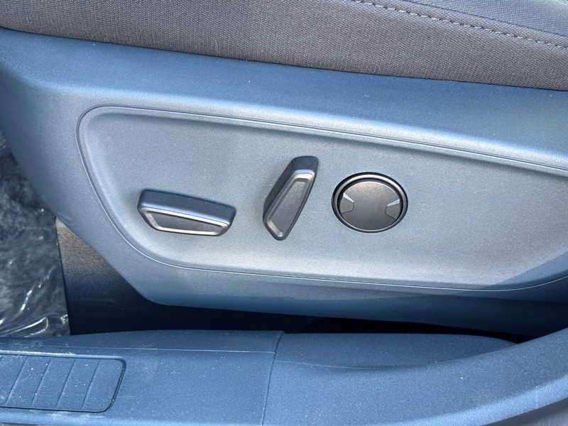 Ford Maverick Vehicle Full-screen Gallery Image 26